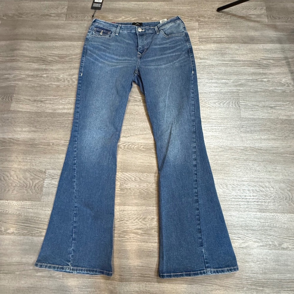 True Religion Joey Mid Rise Flare Jeans 32 Medium Mistletoe Wash Flap Pocket